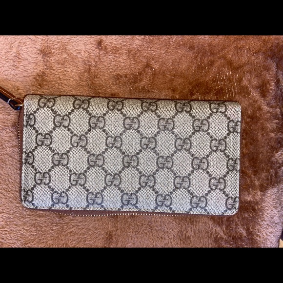 Authentic Gucci Wallet - Picture 3 of 11